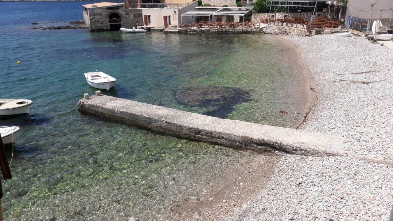 Anka'S Beach Комижа Екстер'єр фото
