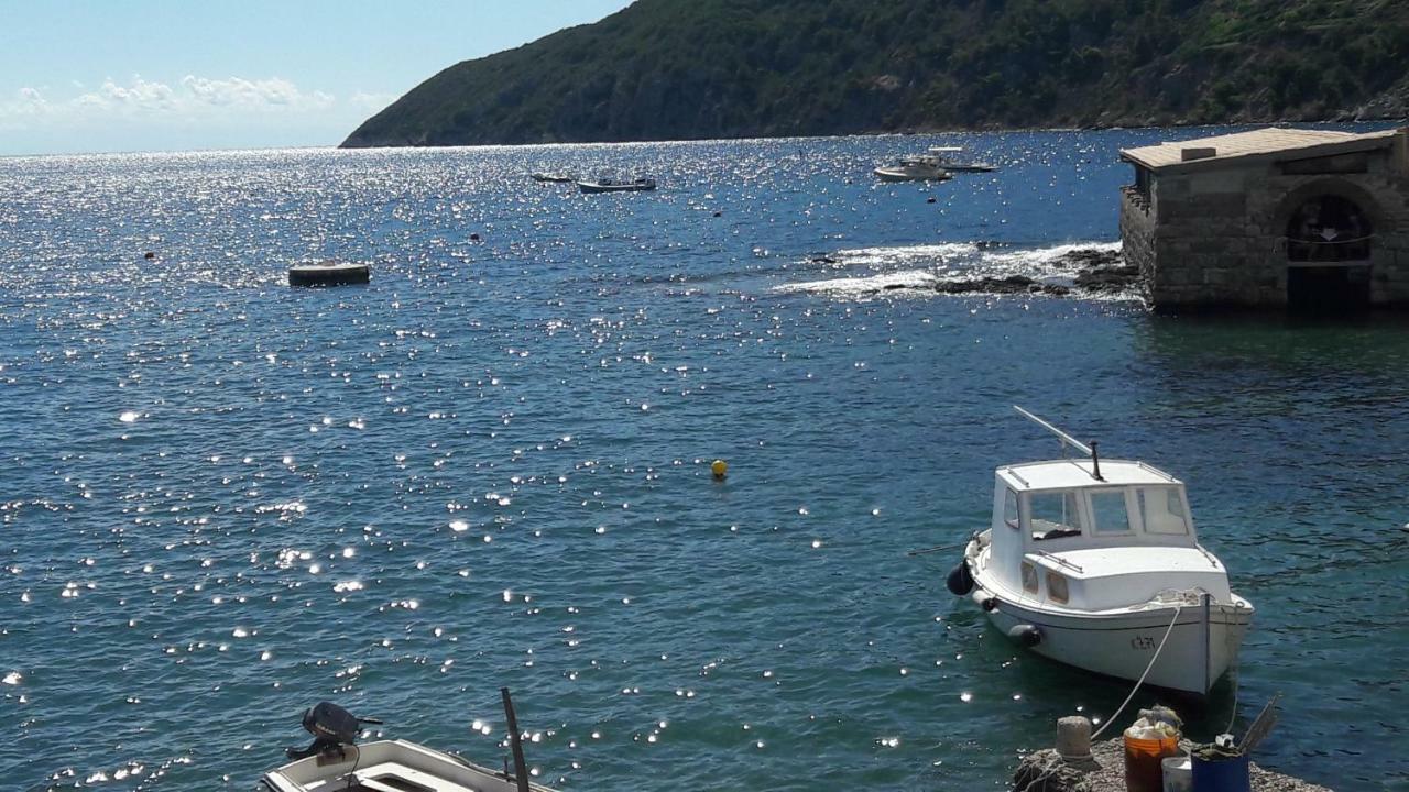 Anka'S Beach Комижа Екстер'єр фото